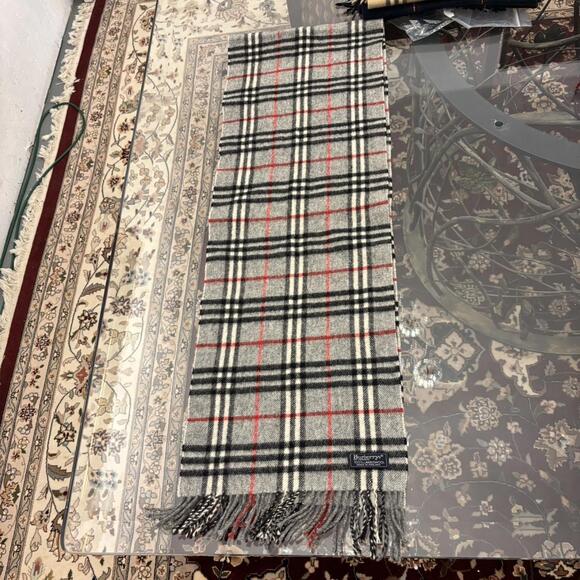 Burberry 100% Lambswool Noa Check Scarf - Picture 5 of 6